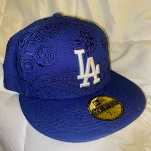 New era MLB men’s fitted blue paisley cap